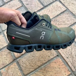 On Running Cloud 5 Waterproof - size 7